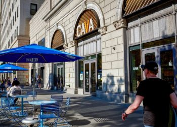Cava revenue beats estimates as Mediterranean chain reports double-digit same-store sales growth