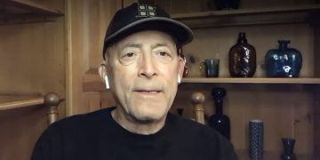 Veteran Trader Peter Brandt Calls Ethereum “A Moon Shot”