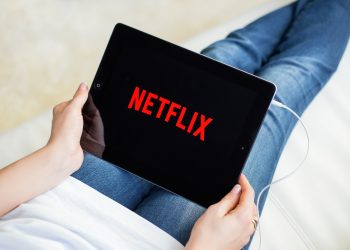 Netflix stock sinks on Q4 earnings, creating opportunity for long-term investors