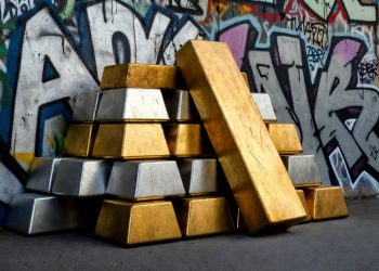 Analysis: gold breaches $5,000, silver tops $100; experts see more gains